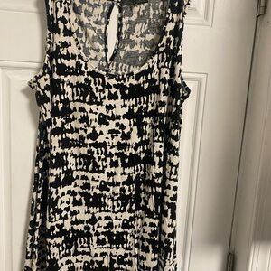 ROSE&OLIVE SLEEVELESS BLACK&WHITE SHIRT